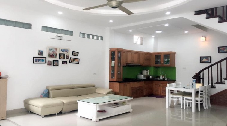 CHO THUÊ NHÀ NGÕ Ô TÔ TÂN MAI, 60M2, 2 TẦNG, 2 NGỦ, Ở GĐ, NHÓM ĐI LÀM 6 NGƯỜI.